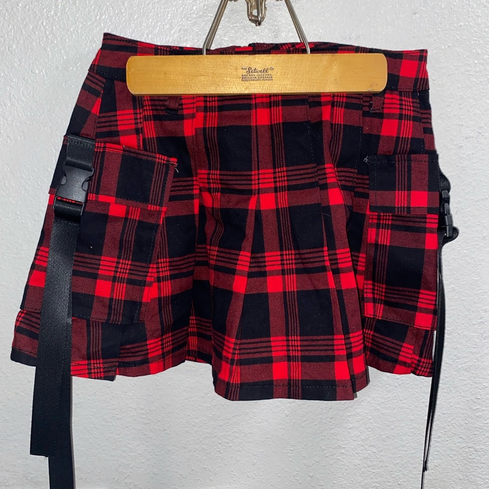 Hot topic cargo pocket strap Plaid Red and Black Women Skirt size small